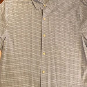 Short sleeved men’s dress shirt